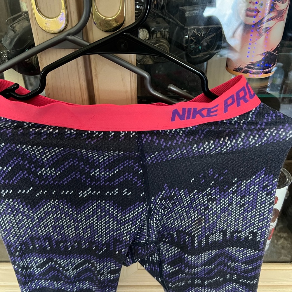 Nike Pro - Picture 2 of 3